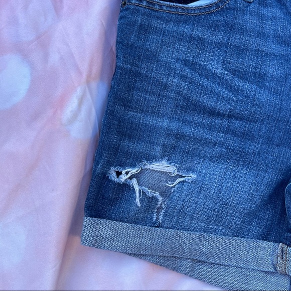 Universal Thread Mid-Rise Boyfriend Shorts Distressed - Picture 3 of 8